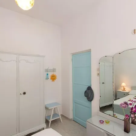 Feriehus Wave Lullaby, Peaceful Beachfront Retreat In Paros Molos (Paros)