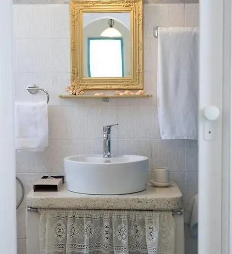 Dom wakacyjny Wave Lullaby, Peaceful Beachfront Retreat In Paros Molos (Paros)