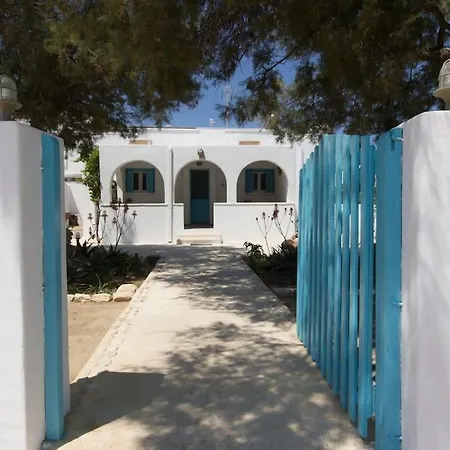 Wave Lullaby, Peaceful Beachfront Retreat In Paros Holiday home *