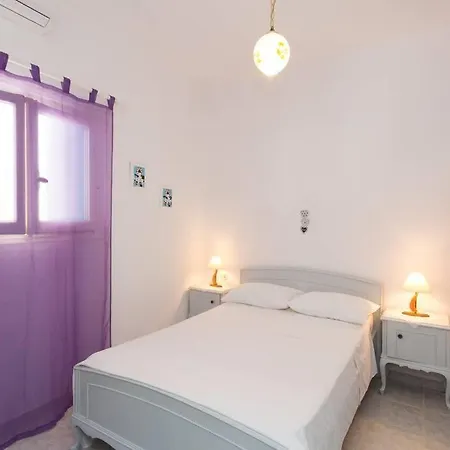 Holiday home Wave Lullaby, Peaceful Beachfront Retreat In Paros Molos (Paros)